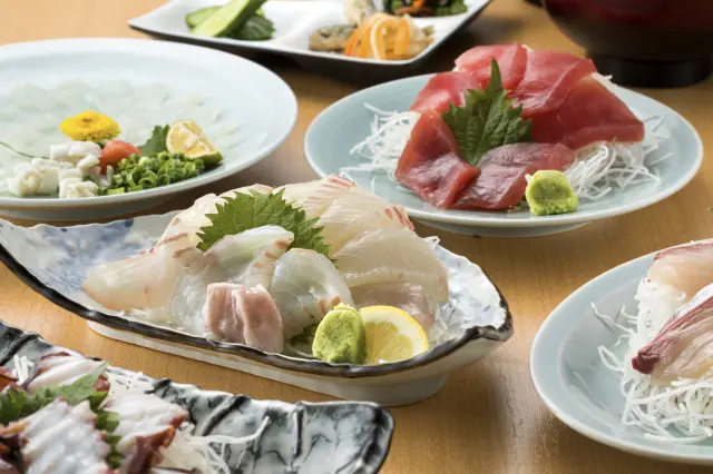 新鮮な刺身定食などランチメニュー充実の「市場食堂」