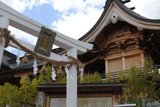 嚴島神社の祭神を勧請して創建された