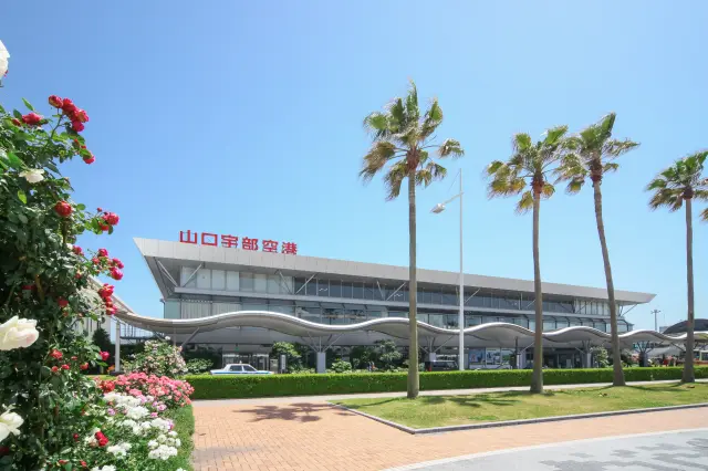 南国ムードあふれる山口の空の玄関口