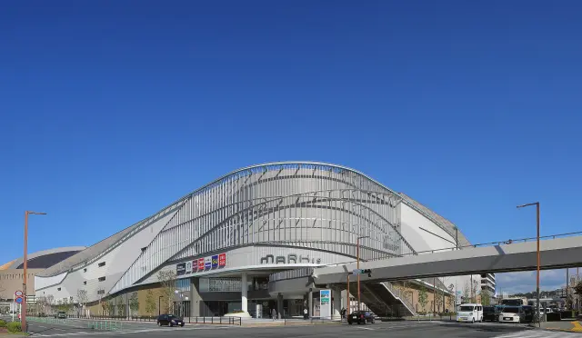 さまざまなジャンルの店が160店舗集まる大型モール