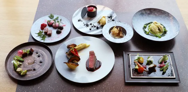 九州各地の旬素材を使用した創作フレンチも楽しみ