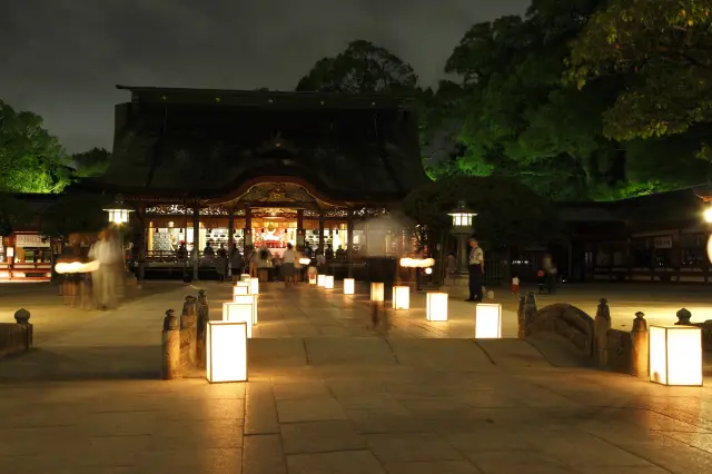 夜の太宰府天満宮正式参拝など宿泊者限定の体験プログラムも魅力