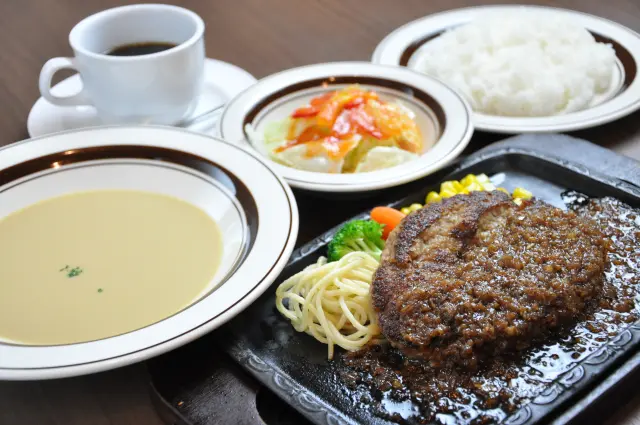 人気の自家製ポタージュとドリンクのついた、ポタージュスープセット