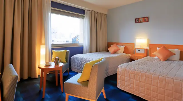 セミダブルベッドでゆったりとくつろげるツインルーム