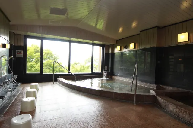 肌をツルツルにしてくれる「美肌の湯」として評判