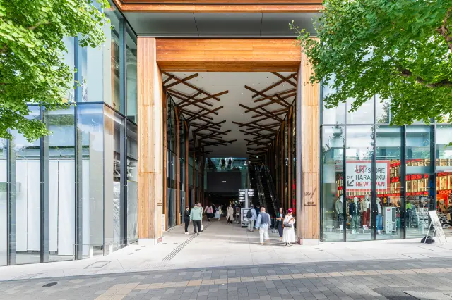 木材は多摩産の杉を使用