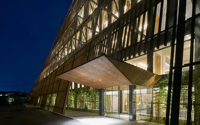 ホテル全体に自然光が差し込む造りが特徴