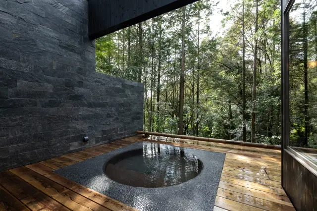 全客室に専用の露天風呂があり、いつでも入浴できる