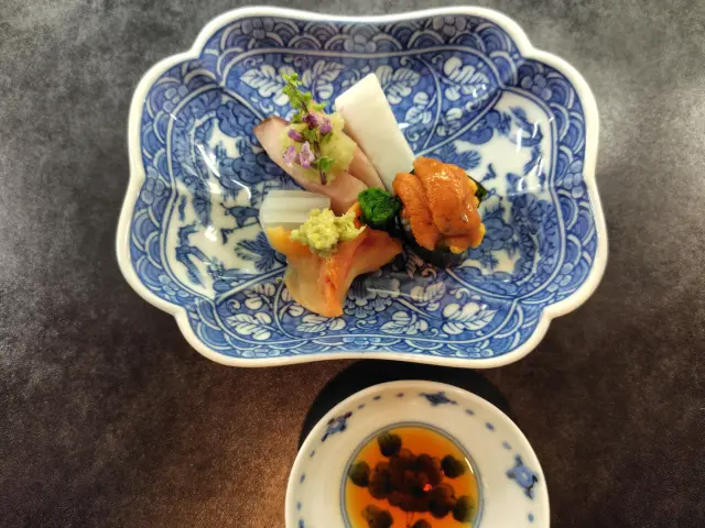 繊細な料理を提供