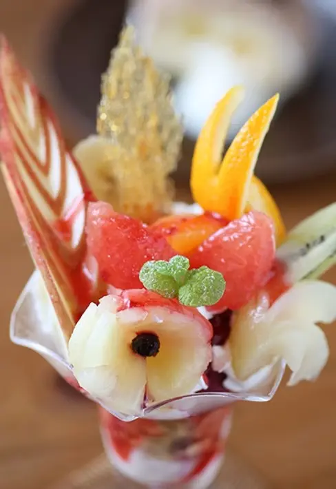 スイーツもハイレベルな「季節のフルーツパフェ 〜WUTO Parfait〜」
