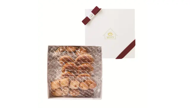 ハート型のサクサクパイやミックスクッキーを詰め合わせたセット