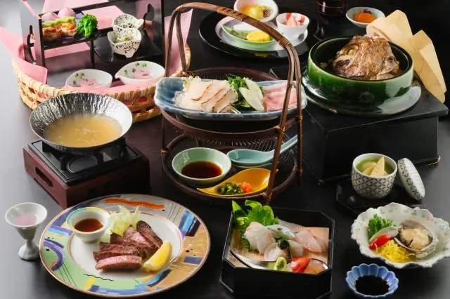 鞆の浦の名物、鯛を筆頭に瀬戸内の味覚を存分に味わえる