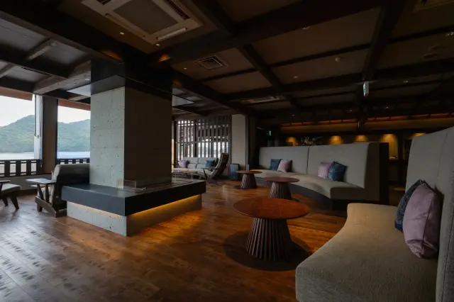 リニューアルされたロビーはモダンかつ落ち着いた雰囲気