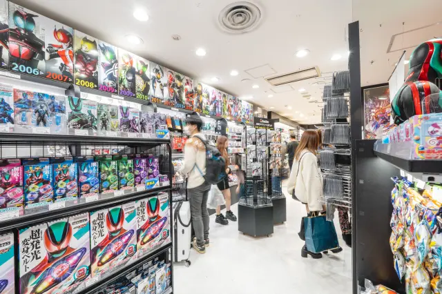 「仮面ライダーストア東京」内観