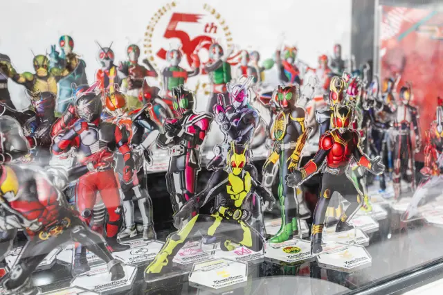 ストア限定や記念グッズなどに出会えることも