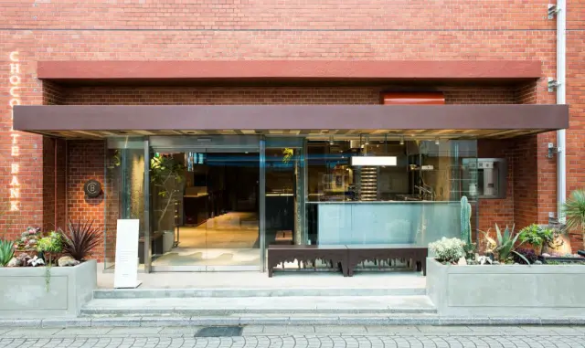 銀行跡地をリノベーションした趣ある雰囲気も素敵