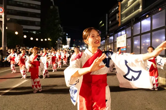 メインイベントの「おてもやん総おどり」