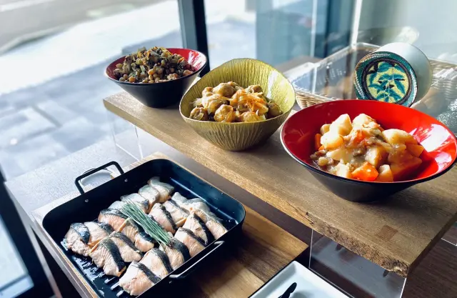 朝食はビュッフェスタイルで提供