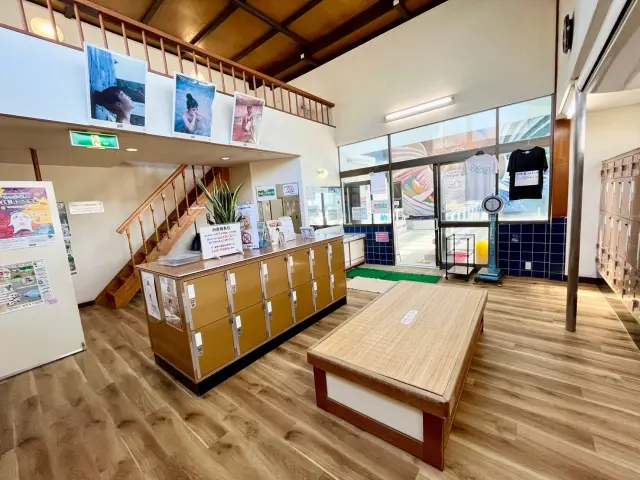 レトロな雰囲気に包まれる脱衣所は広々していて快適