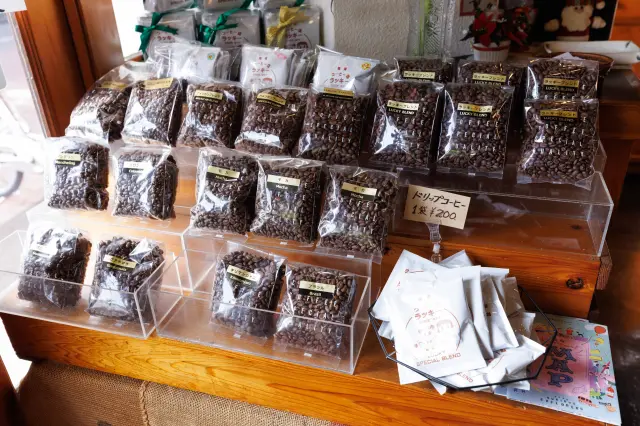 自家焙煎コーヒー豆の販売もある