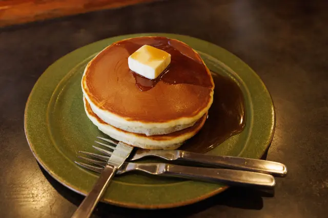 銅板で焼くふっくらしたホットケーキが人気