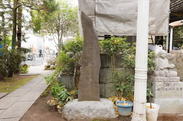 正岡子規の句碑も設置されている