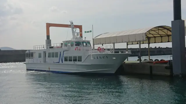 淡路島の南端からフェリーで約10分の小さな離島