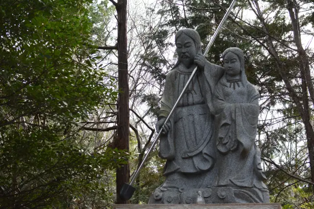 おのころ神社には、伊弉諾尊、伊弉冉尊の二神が祀られている