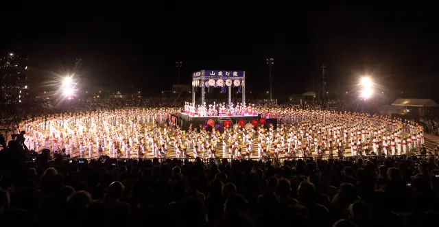 千人灯籠踊りはまつりのハイライト