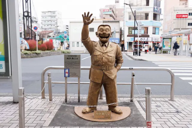 亀有の『こち亀』銅像＆マンホール