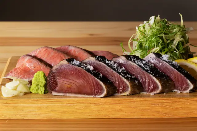 鰹と牛の藁焼き「サーフ＆ターフ」