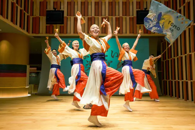 高知発祥のよさこいの迫力あるショーを毎日体験