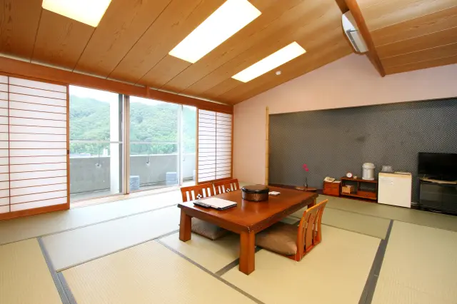 日本の伝統を感じる落ち着いた和室