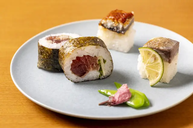 彩り豊かな「土佐ならではの郷土寿司」も魅力