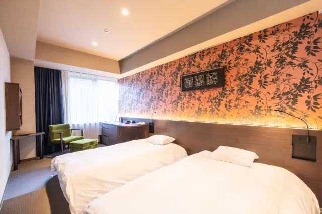 上質なシモンズベッドが整う「和モダンツイン」