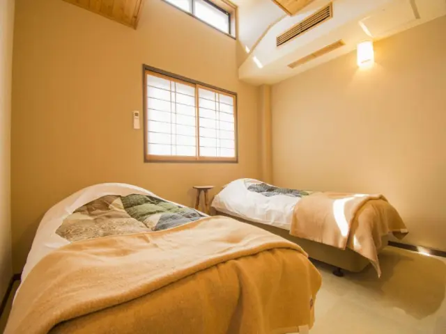 隠れ家のようなロフト付き客室【木立】