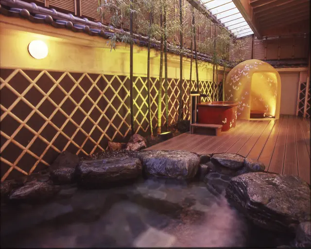 市街地にありながら露天風呂もある