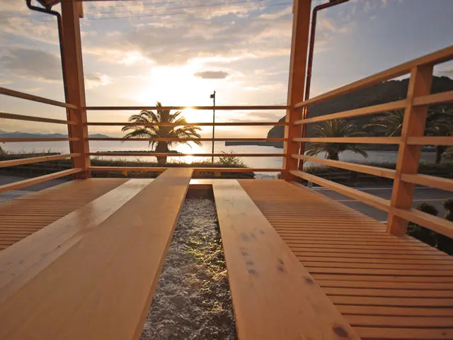 足湯に入りながら絶景が楽しめる