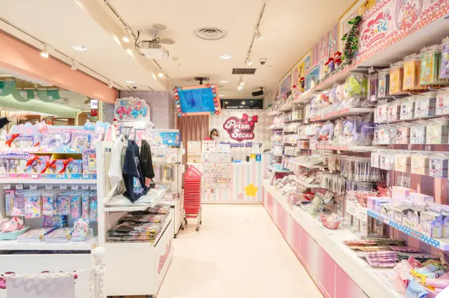 「プリズムストーン東京駅店」内観