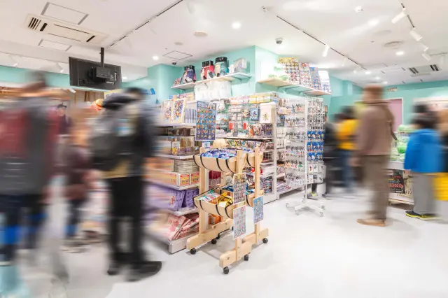 「ONE PIECE 麦わらストア 東京駅店」内観