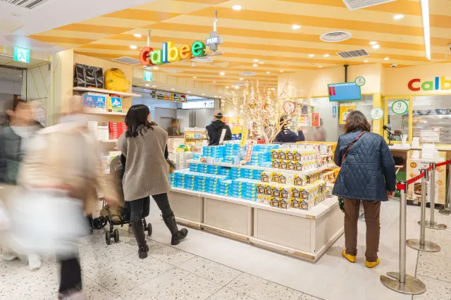 思わず足を止めたくなる、お菓子好き必見の空間