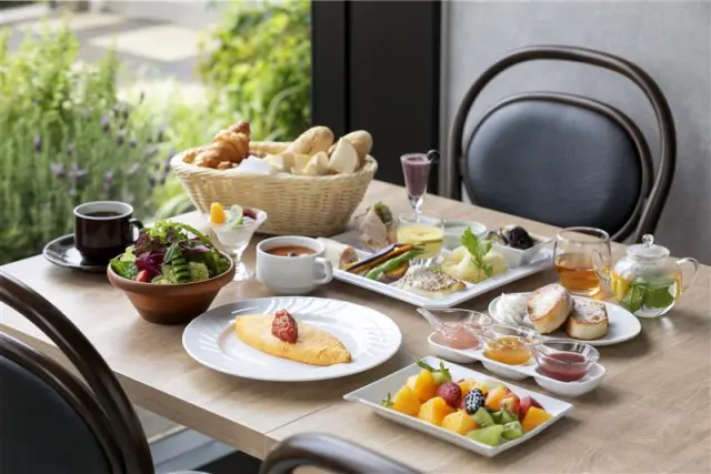 契約農家から届く野菜や卵など糸島素材を使った朝食