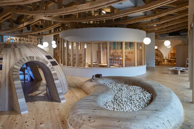 ヒノキの卵が入った「たまごプール」