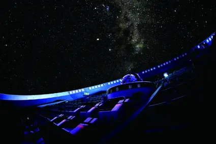 約3万8,000個の星を投影できるプラネタリウム