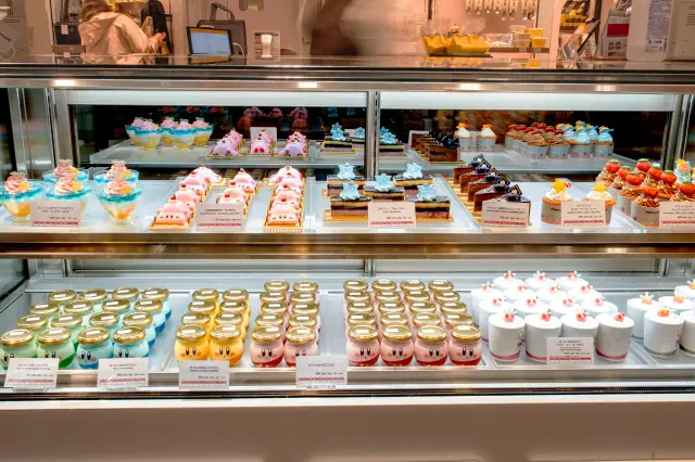 カービィの世界を形にしたスイーツが揃う