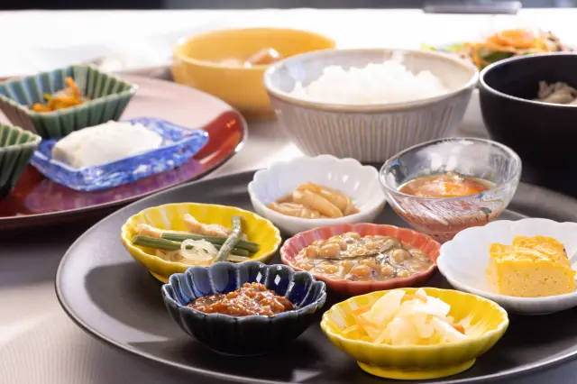 「塩納豆」や「しょうゆの実」など、山形の郷土料理を堪能