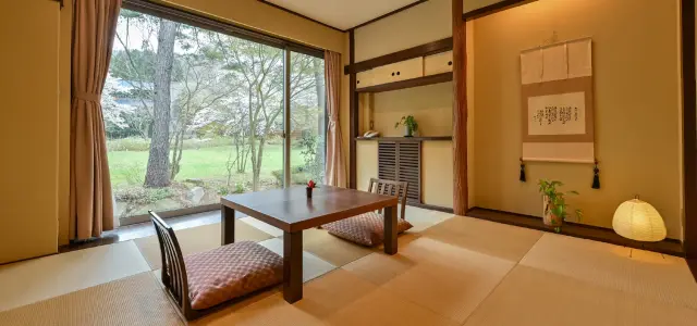 茶室の趣を取り入れた、純和風の客室「あずま」