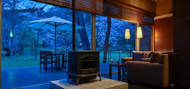 米沢の自然に囲まれた憩いのロビーラウンジ