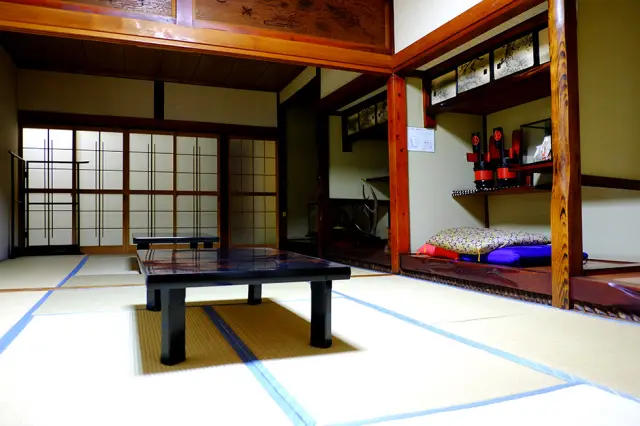 床の間のある落ち着いた和室