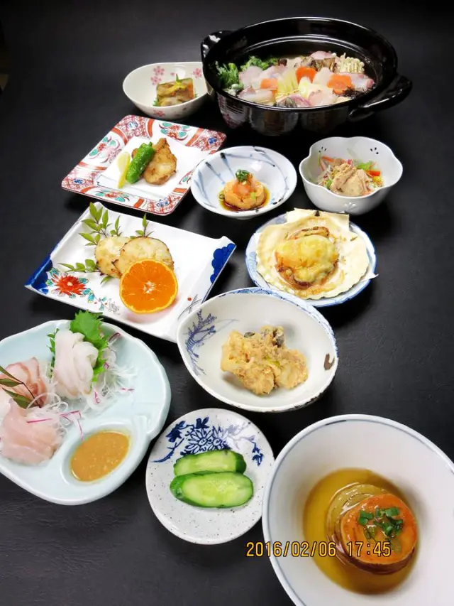 12〜2月には旬のアンコウ料理を味わえる